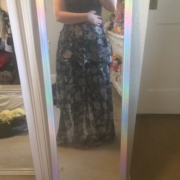 Windsor floral shorts with train - Picture 3 of 3